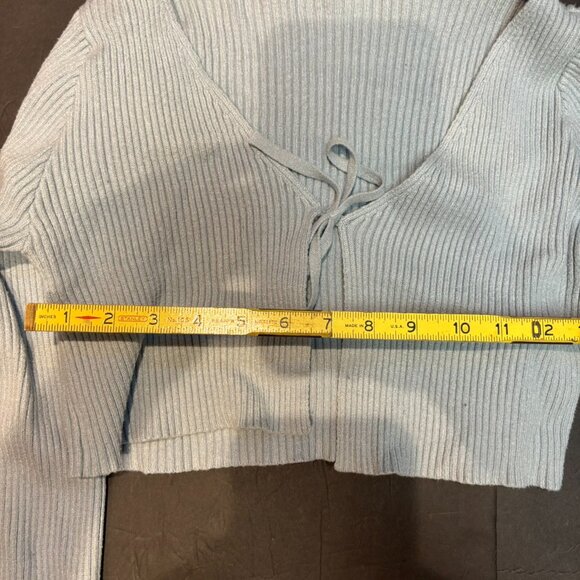 White V-Neck Knit Cropped Sweater – Tie-Front Style, Women’s- Size M - Picture 5 of 6